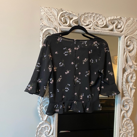 4/$30🦋 Dynamite blouse size small - Picture 2 of 3